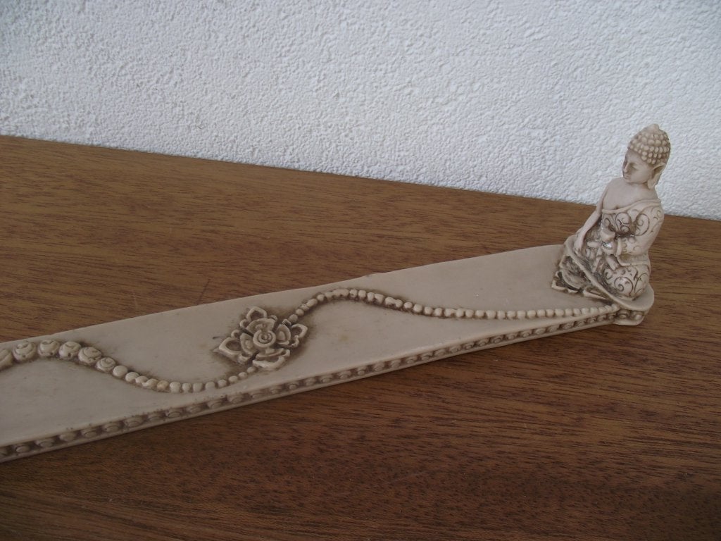 wierookstokjes houder met mooi boeddha beeld lengte 31 cm, Beige, Ophalen of Verzenden, Composieten, 8 cm
