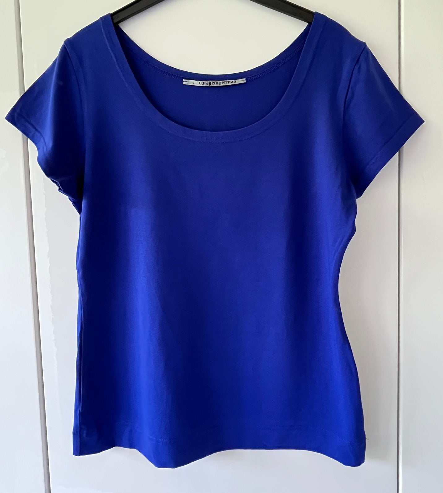 Prachtig nieuw kobaltblauw T-shirt Cora Kemperman, maat L, Blauw, Maat 42/44 (L), Nieuw, Ophalen of Verzenden