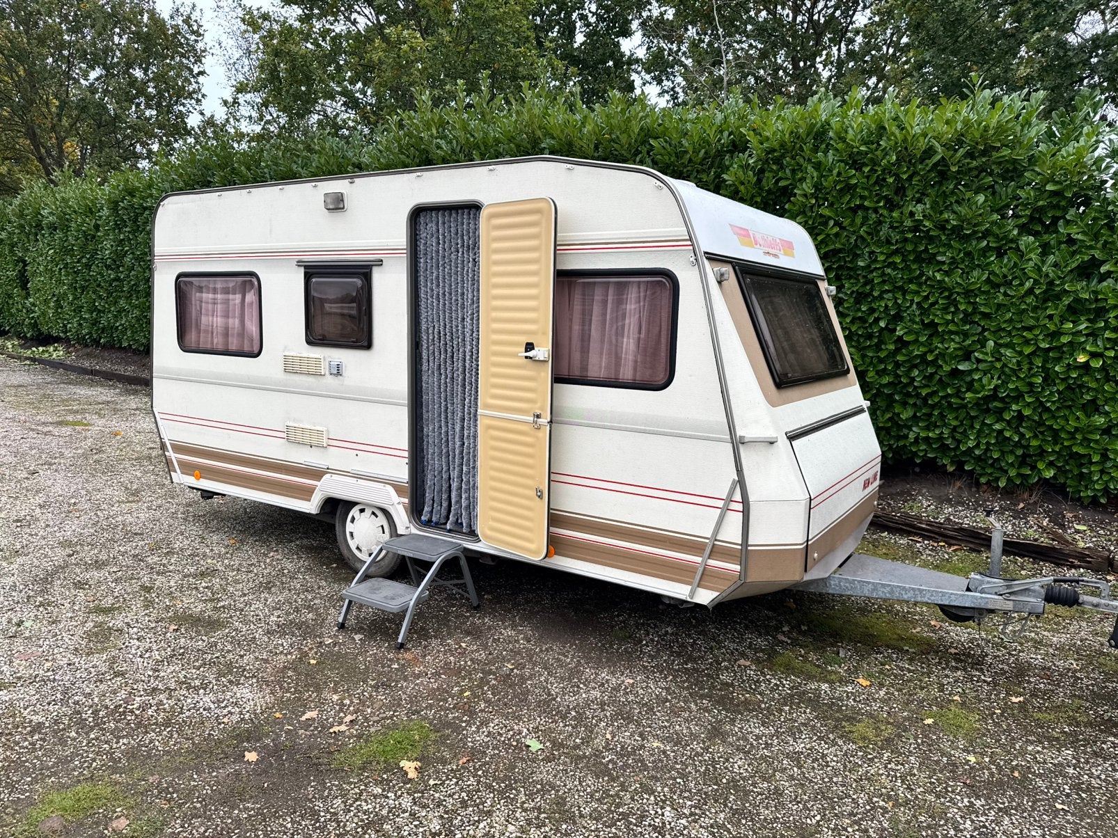 Dethleffs New line - Lichtgewicht caravan! Toilet, Dwarsbed!, Standaardzit, 2 aparte bedden, Bedrijf, Voortentlamp