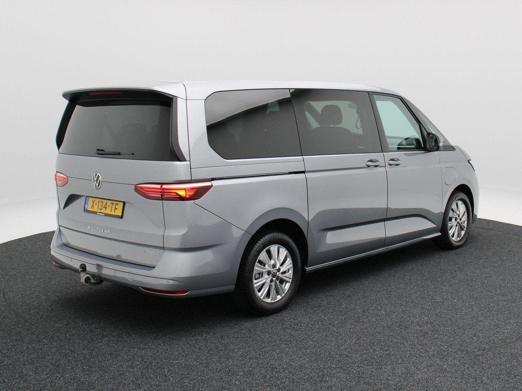 Volkswagen Multivan 1.4 eHybrid L2H1 Style 7-Persoons | Pano, Gebruikt, Euro 6, 138 €/maand, 7 stoelen