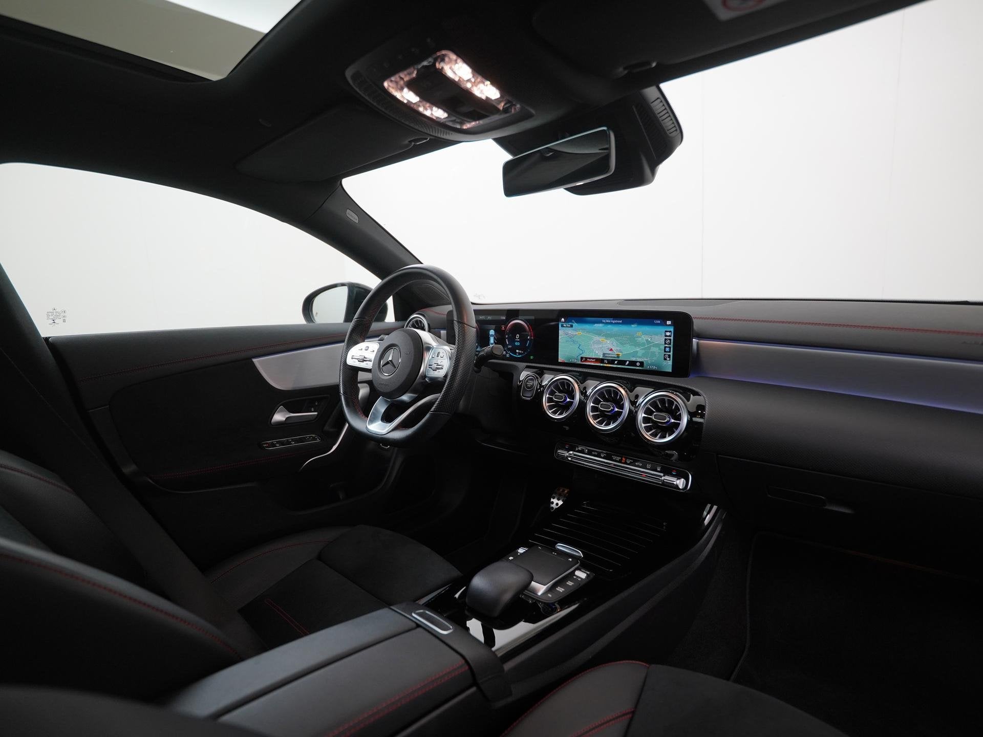 Mercedes-Benz CLA-klasse 250e AMG Night | Panoramadak | Mult, Auto's, Gebruikt, 4 cilinders, Automatische klimaatregeling, Leder en Stof