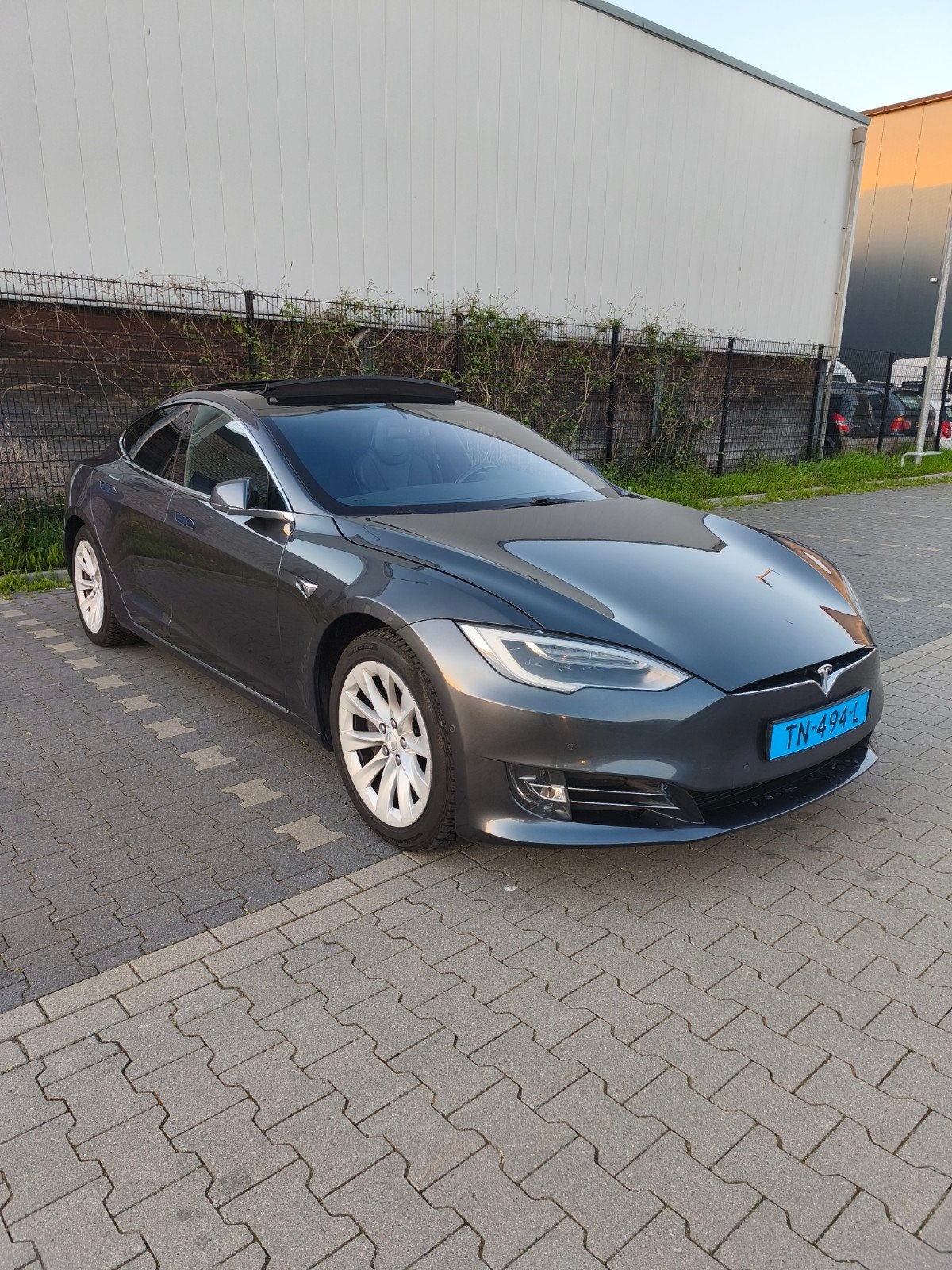 Tesla Model S 2018 Grijs nieuwe accu 380000km NAP, Automaat, 110 €/maand, Model S, Origineel Nederlands