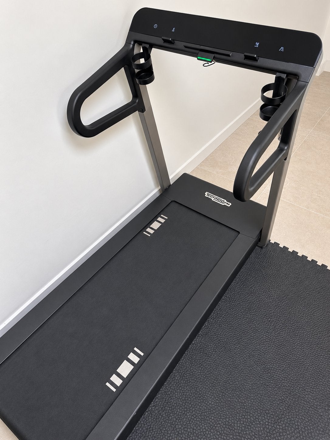 Foto 6 van Technogym MyRun loopband - zgan