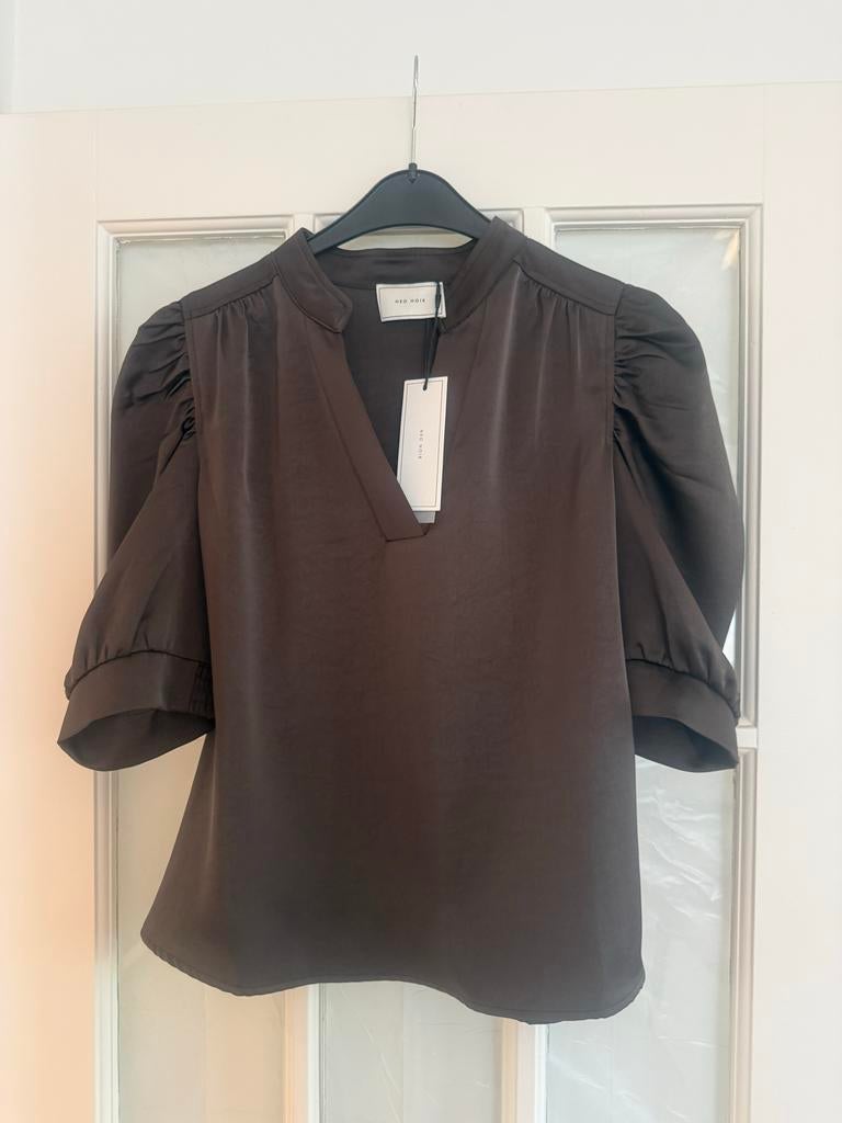 NIEUWE NEO NOIR blouse bruinmet pofmouwen - maat 38, Kleding | Dames, Ophalen of Verzenden, Nieuw, Maat 38/40 (M), Bruin