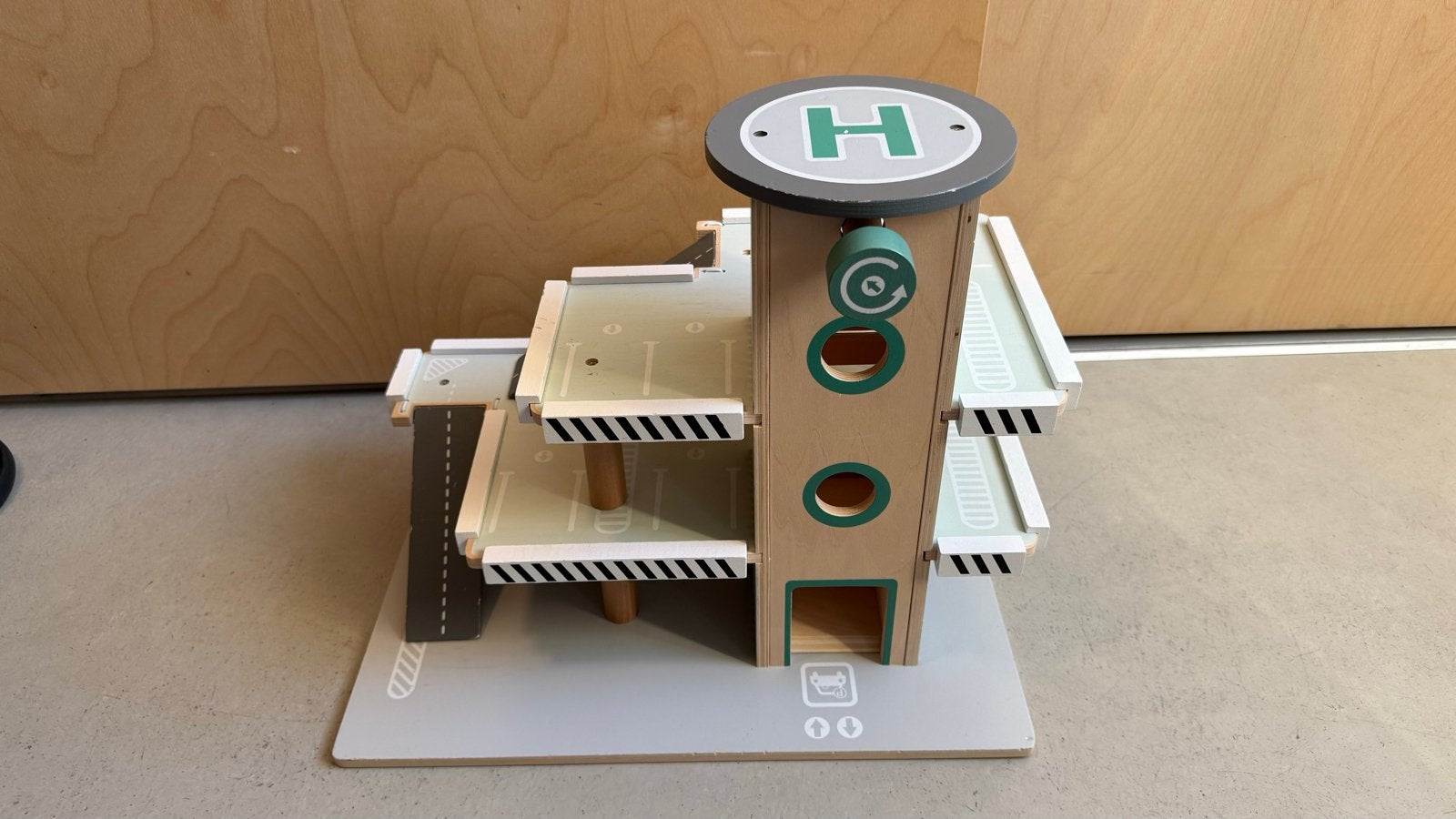 Houten Parkeergarage met Helikopterplatform en Wasstraat, Ophalen, Zo goed als nieuw, Overige typen