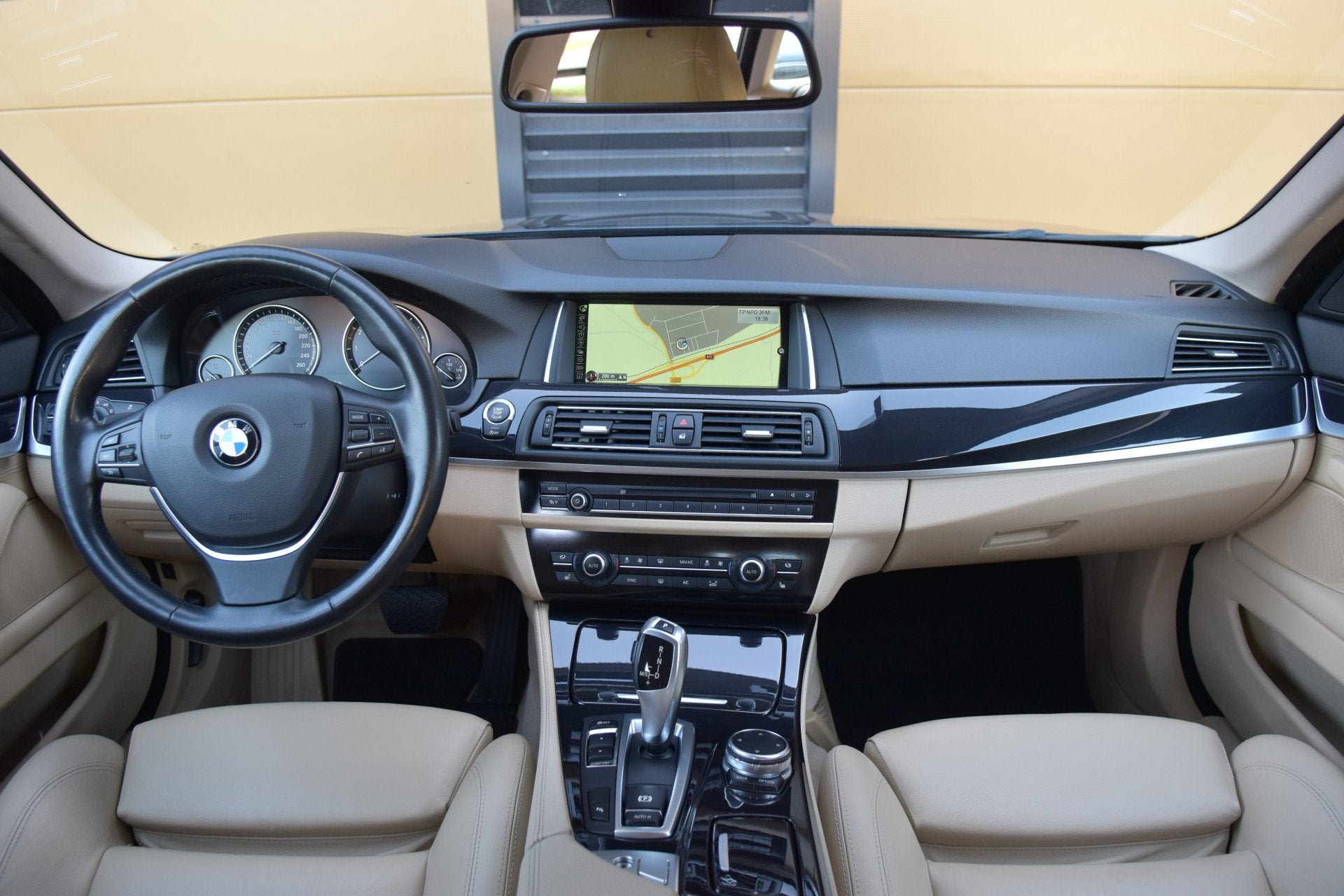 BMW 5 Serie Touring 535i High Executive * Sportstoelen * Ele, Auto's, BMW, Achterwielaandrijving, Gebruikt, Blauw, 1760 kg
