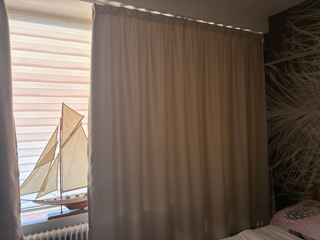 Gordijnen kant en klaar 2 stuks x B300xH240, Ophalen, 200 cm of meer, Beige, Zo goed als nieuw