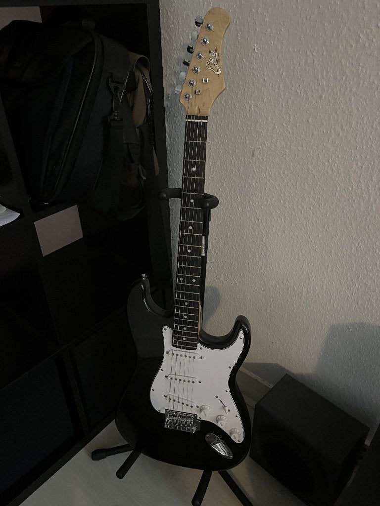 Eko S300 Stratocaster - Zwart, Muziek en Instrumenten, Ophalen of Verzenden, Zo goed als nieuw, Solid body, Overige merken