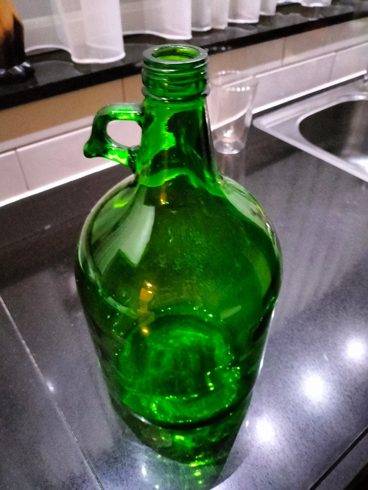 Groene glazen flessen met handvat - Vintage, Antiek en Kunst, Antiek | Vazen, Ophalen