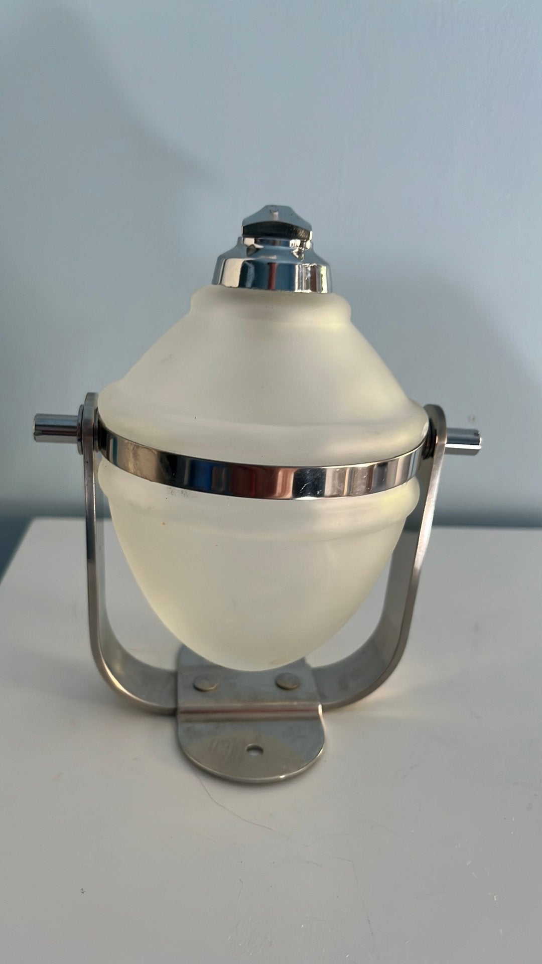 Zeeptuimelaar/Zeepdispenser.  Wandmodel. Mat glas, chroom., Ophalen of Verzenden, Nieuw, Wit, Overige merken