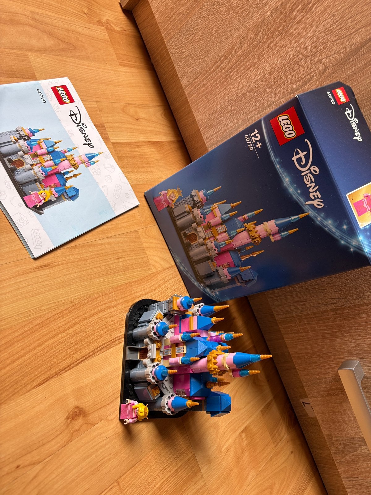 40720 mini disney kasteel, Kinderen en Baby's, Speelgoed | Duplo en Lego, Ophalen of Verzenden, Zo goed als nieuw