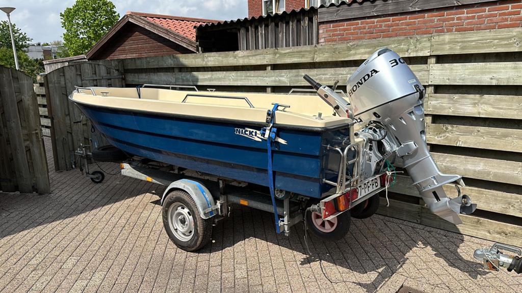 Niki 420 toer/visboot /30 kp honda nieuw vijf draaien huren, Watersport en Boten, Ophalen of Verzenden, Zo goed als nieuw