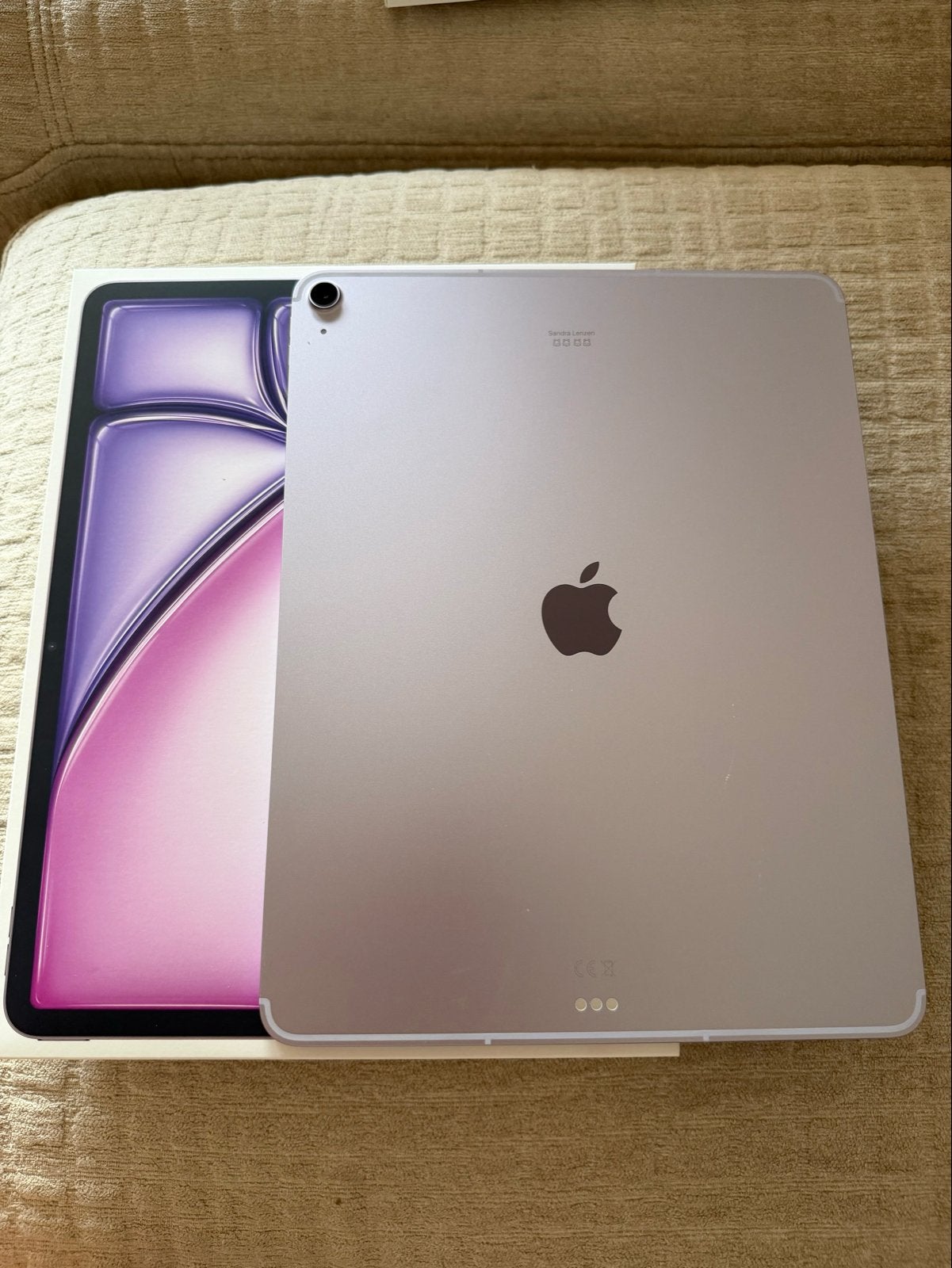 Apple iPad Air 13" (M3) Wi-Fi + Cellular met accessoires