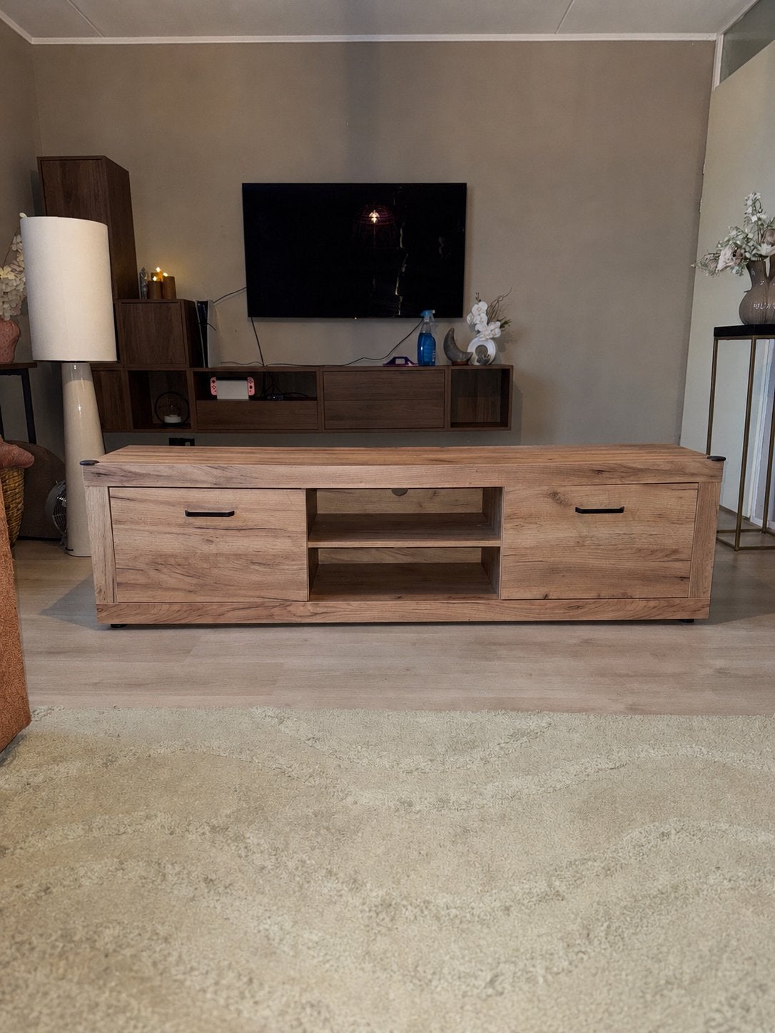 Tv meubel Lindrup Jysk - Modern en functioneel, Huis en Inrichting, Ophalen, 150 tot 200 cm, Zo goed als nieuw, Minder dan 100 cm