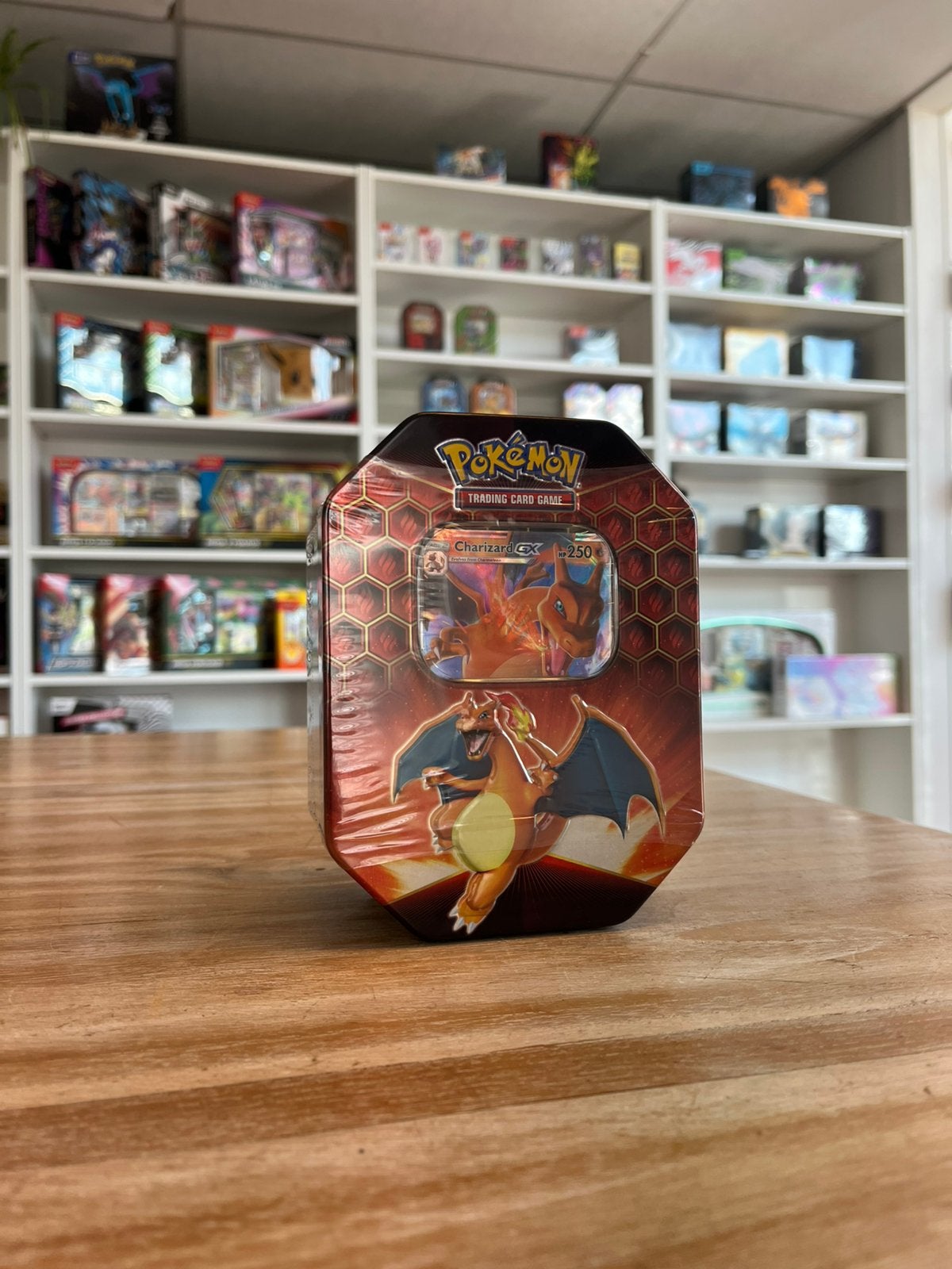 Pokémon Hidden Fates Charizard GX Tin, Hobby en Vrije tijd, Verzamelkaartspellen | Pokémon, Ophalen of Verzenden, Zo goed als nieuw