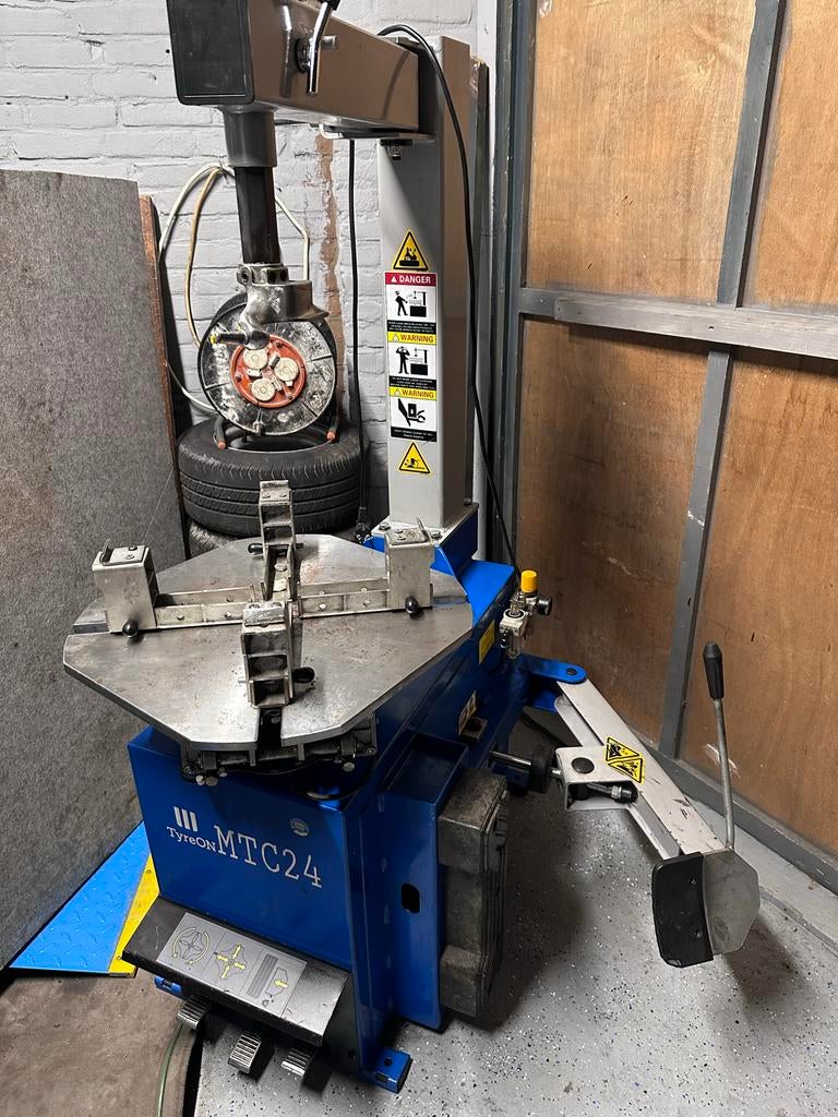 TyreOn MTC 24 Banden demonteer apparaat 230V, Auto diversen, Ophalen, Gebruikt