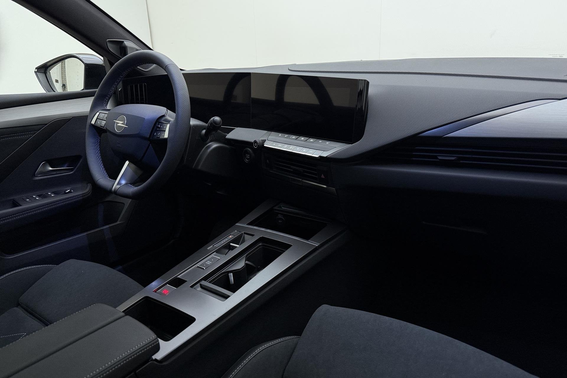 Opel Astra Electric 58 kWh Ultimate DEMO | 413 Km WLTP | Pan, 200 min, 156 pk, Alcantara, Origineel Nederlands