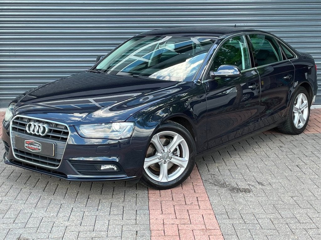 Audi A4 Limousine 2.0 TDI Business Edition Automaat | Trekha, Stof, Gebruikt, 4 cilinders, 150 pk