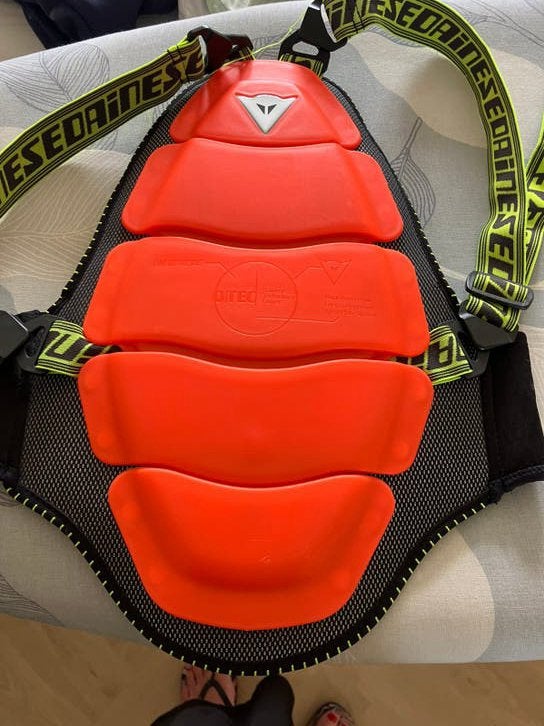 Rugbescherming Dainese skiën of fietsen (146-152), Sport en Fitness, Skiën en Langlaufen, Ophalen of Verzenden, Gebruikt, Overige typen