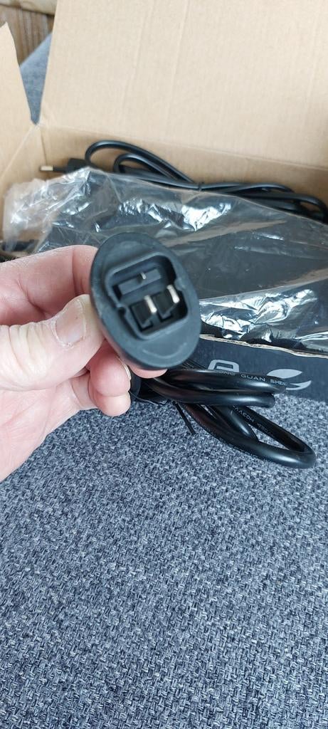 Stella Snellader 4A voor fietsaccu - Zo goed als nieuw, Fietsen en Brommers, Fietsaccessoires | Fietsaccu's, Ophalen of Verzenden
