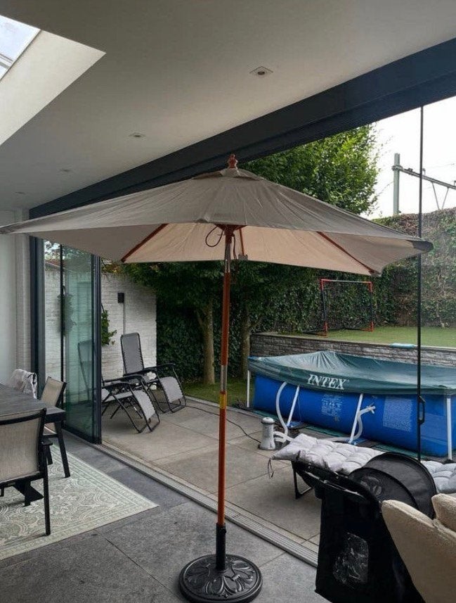 Grijze parasol, Ophalen, Zo goed als nieuw, 1 tot 2 meter