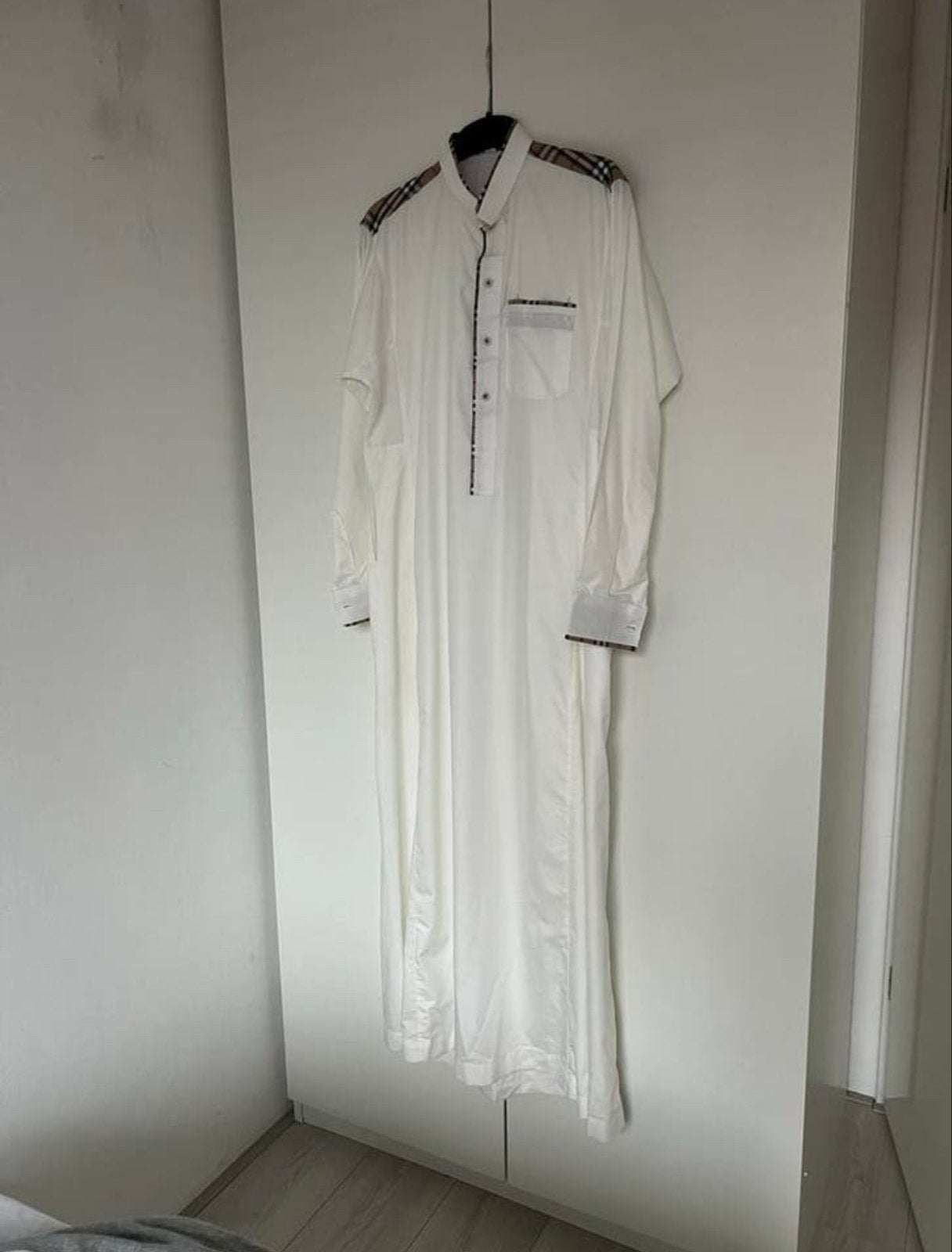 Burberry Thobe/Jubbah - Wit met iconisch ruitpatroon, Ophalen of Verzenden, Zo goed als nieuw, Wit, Overige halswijdtes
