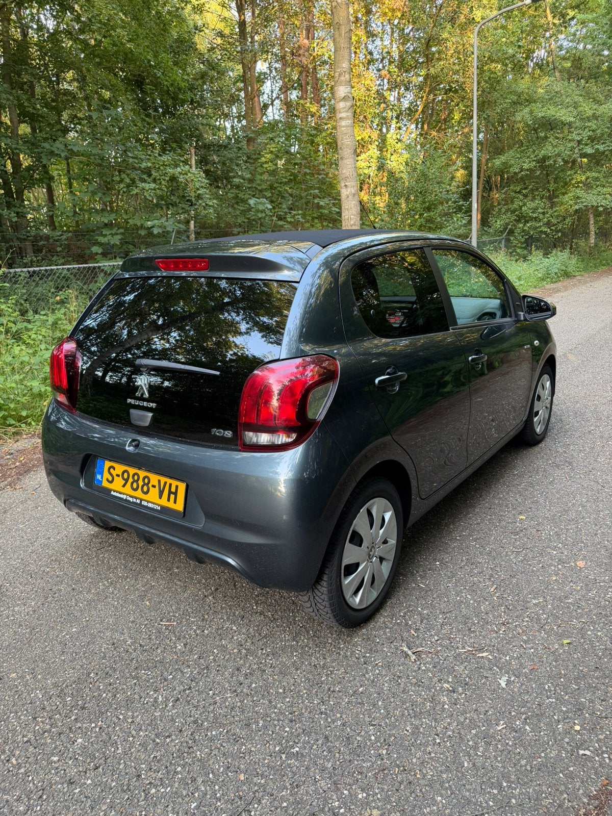 Foto 5 van Peugeot 108 1.0 E-vti 72pk 5D 2019 Grijs Cabrio Top Staat!