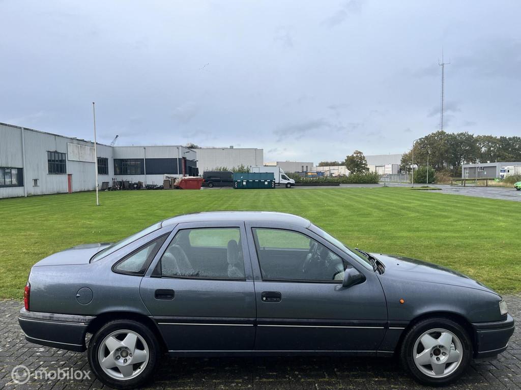 Opel Vectra 2.5 V6 CD Automaat / APK / NAP / Airco / Stoelve, Auto's, Opel, 1350 kg, Stof, Gebruikt, 1295 kg