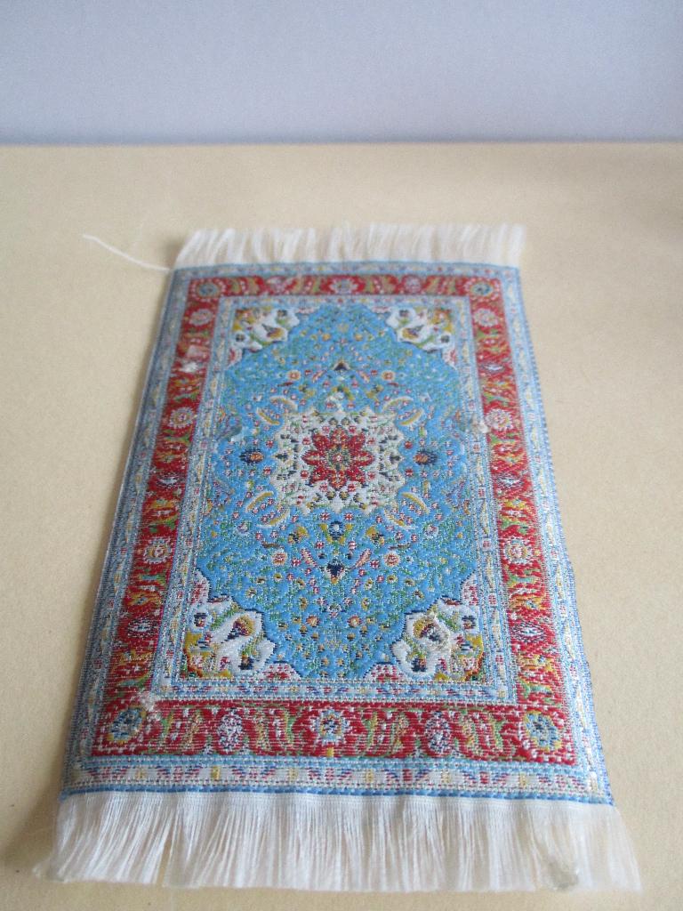 poppenhuis kleedje  (br), Verzamelen, Poppenhuizen en Toebehoren, Ophalen of Verzenden, Zo goed als nieuw, Decoratie