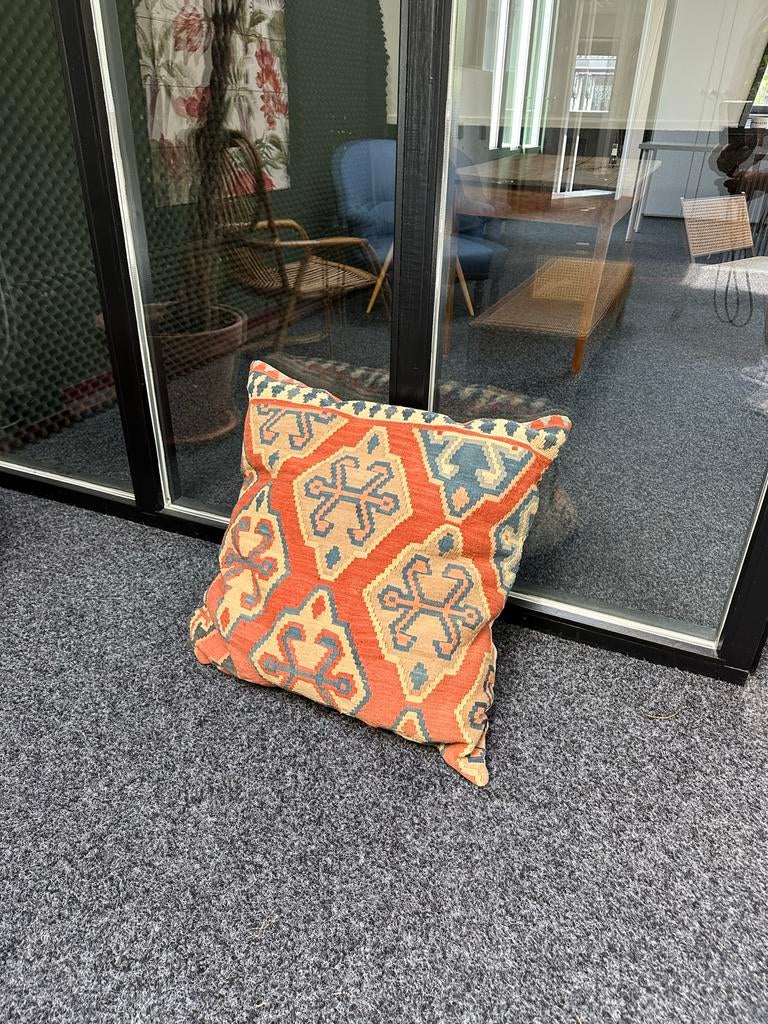 Decoratief Kussen met kelim Patroon, Huis en Inrichting, Woonaccessoires | Kussens, Ophalen of Verzenden, Gebruikt, Oranje, Vierkant