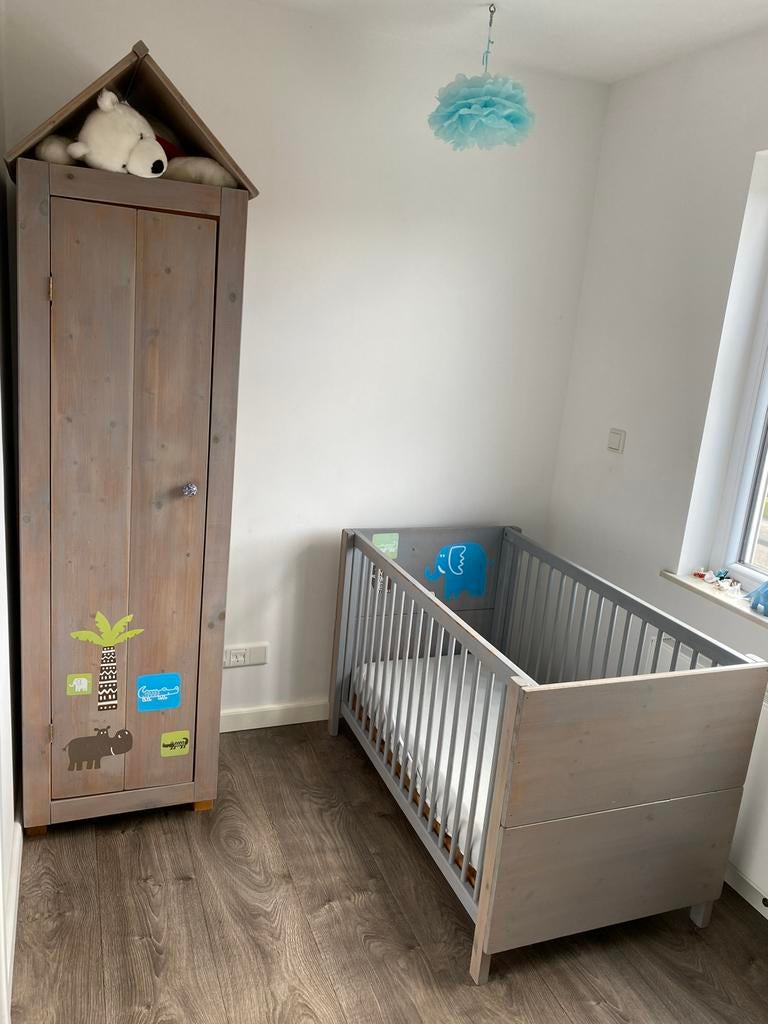 Houten kinderkamer (dieren zijn stickers), Ophalen, Gebruikt, Jongetje of Meisje