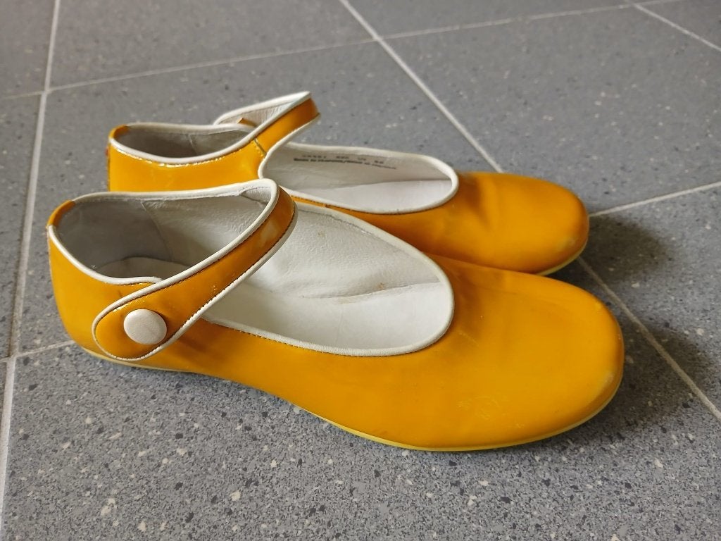 Prachtige Camper pumps/ballerina's van lakleer Maat 38, Geel, Camper, Zo goed als nieuw, Ballerina's