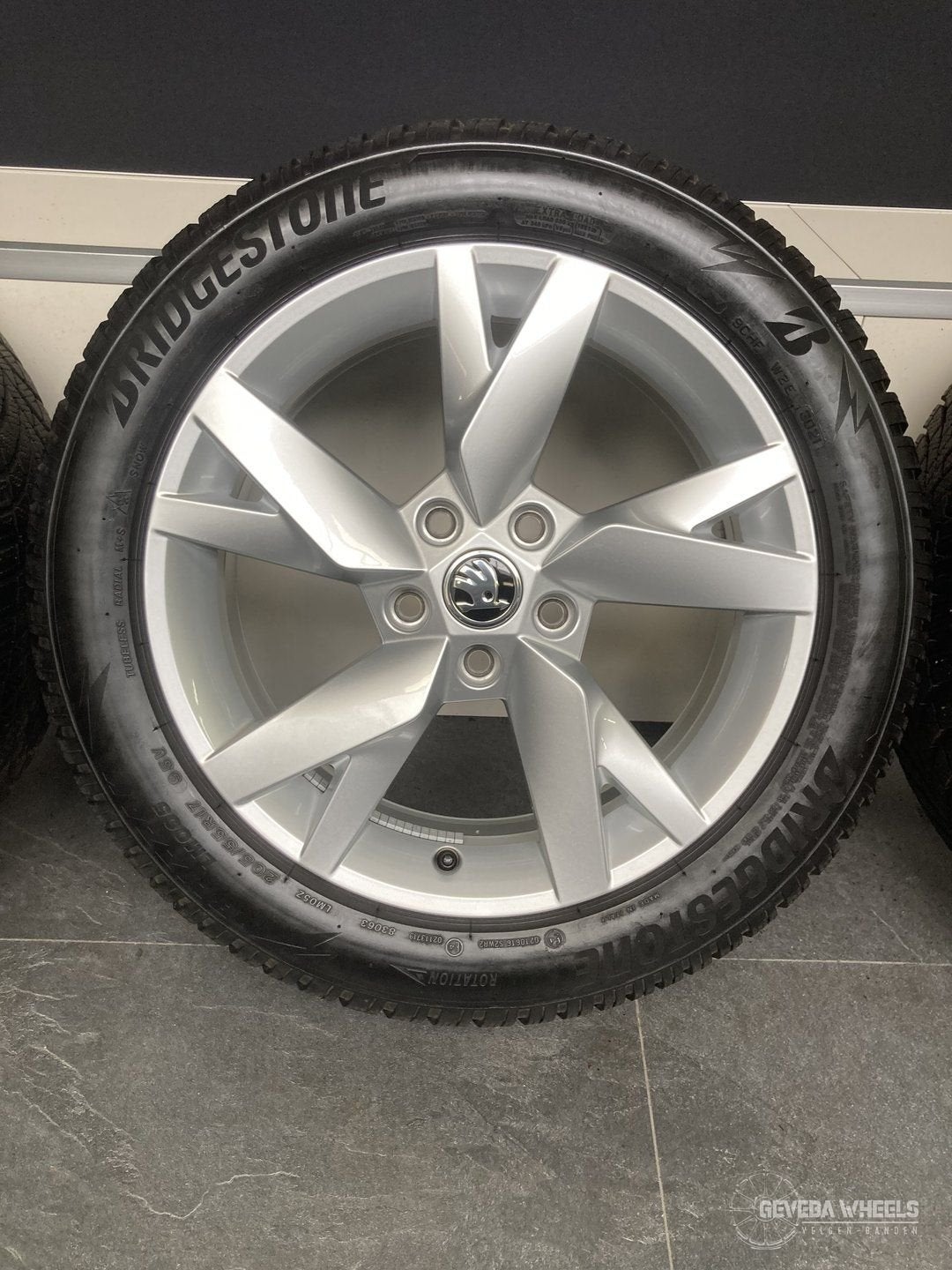 17” originele Skoda Octavia MK4 velgen + winterbanden 5x112, Gebruikt, -, -, Banden en Velgen