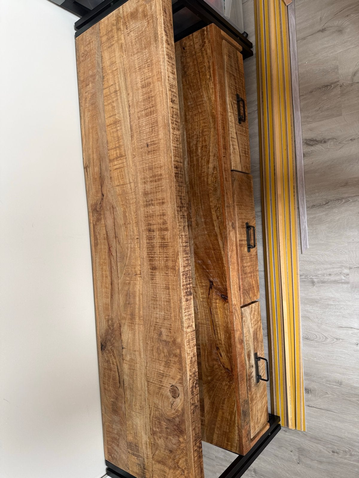 TV-meubel / Dressoir van mangohout en metaal, 150 tot 200 cm, Ophalen of Verzenden, Zo goed als nieuw, Minder dan 100 cm