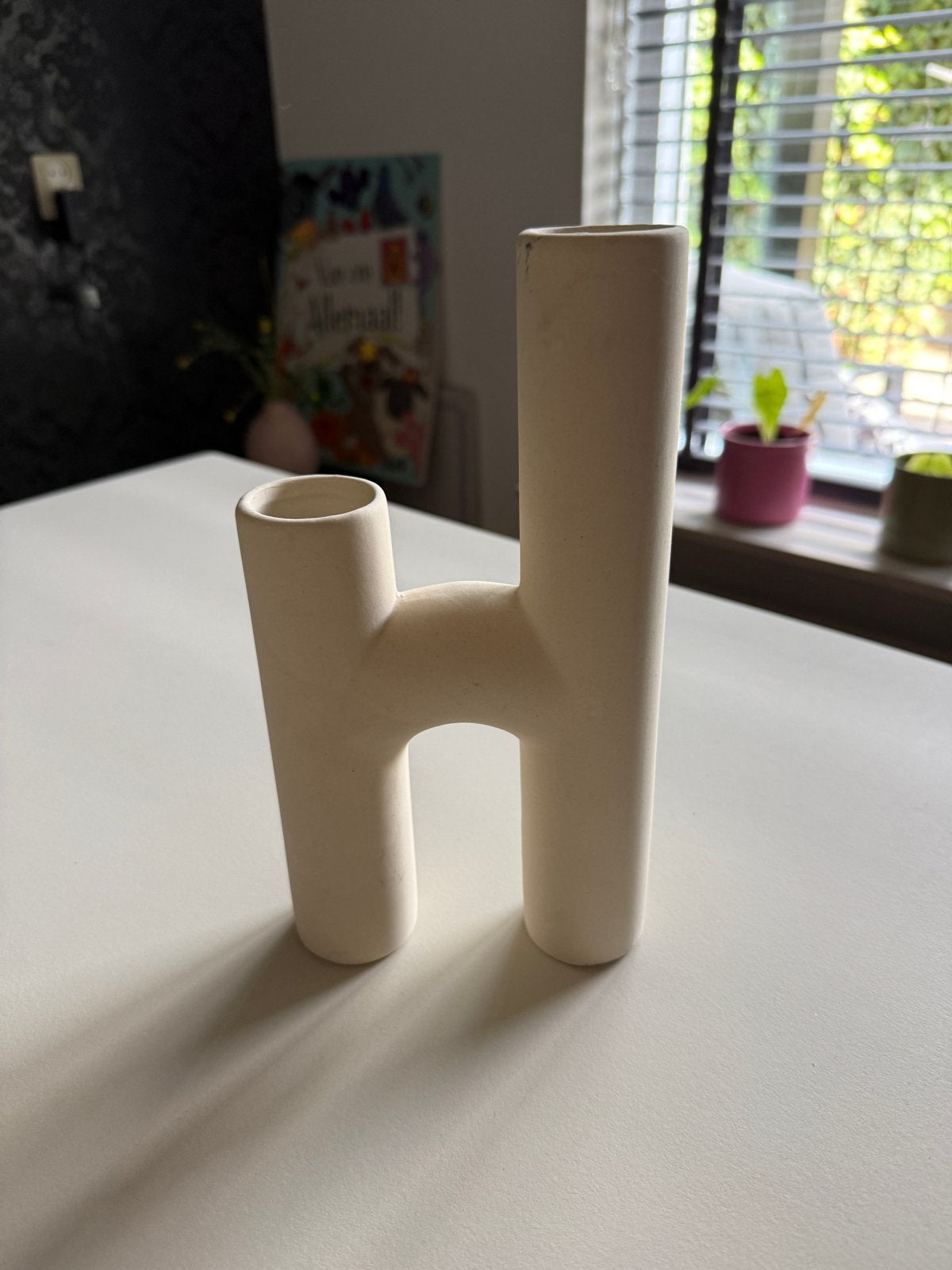 Moderne H-vormige vaas - Crème/Wit, Overige materialen, Wit, Ophalen of Verzenden, Zo goed als nieuw
