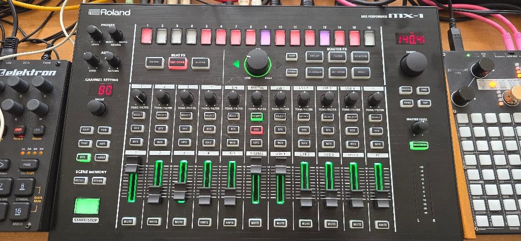 Roland MX-1 Mix Performer, Muziek en Instrumenten, Ophalen of Verzenden, Zo goed als nieuw, 10 tot 20 kanalen, Microfooningang