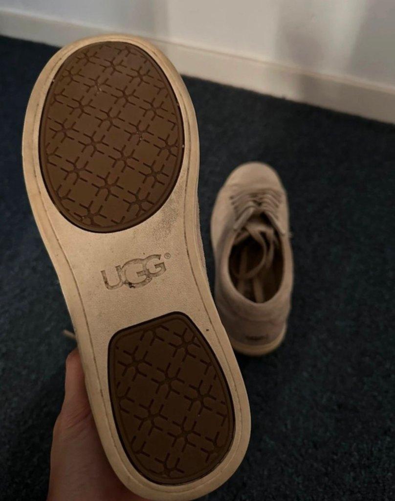 Sneakers, UGG, Beige, Ophalen of Verzenden, Sneakers of Gympen