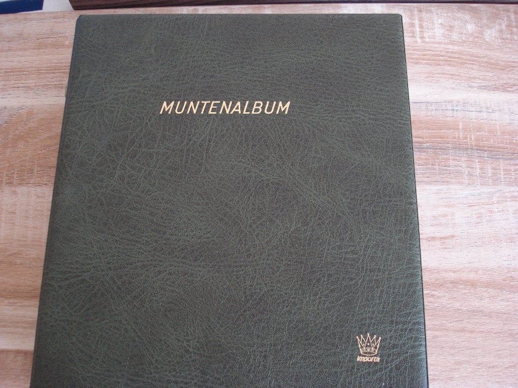 MUNTEN ALBUM  MET NEDERLANDSE  2,50,100,25, EN 5 GULDEN, Postzegels en Munten, Munten | Nederland, Ophalen of Verzenden, Koningin Beatrix