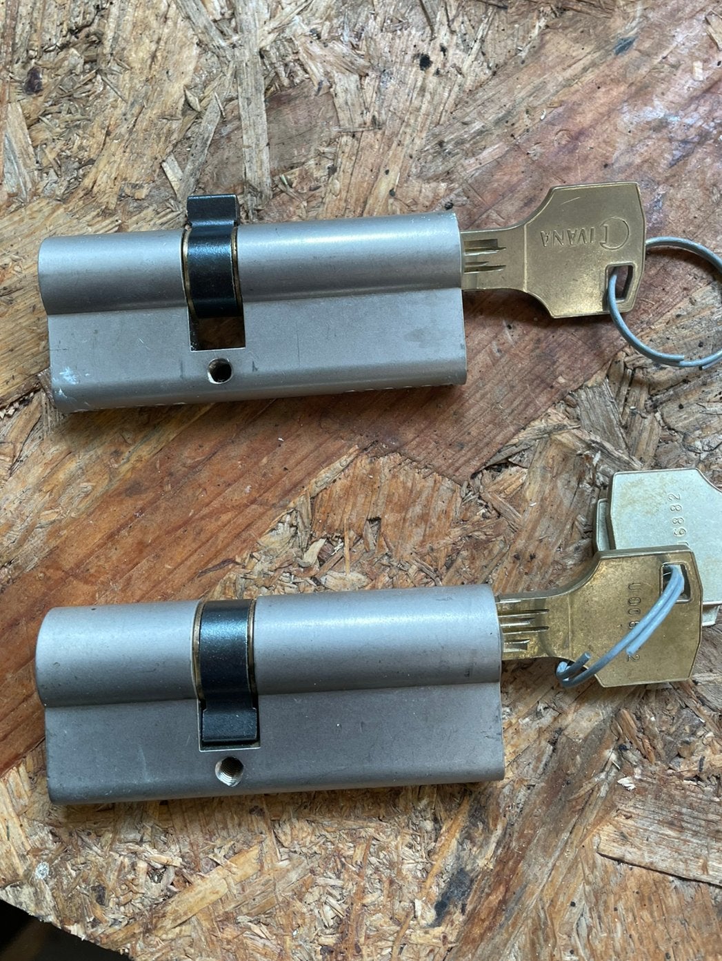 2x cilinderslot SKG Ivana Necoloc ️️, Ophalen of Verzenden, Zo goed als nieuw, Rvs, Slot