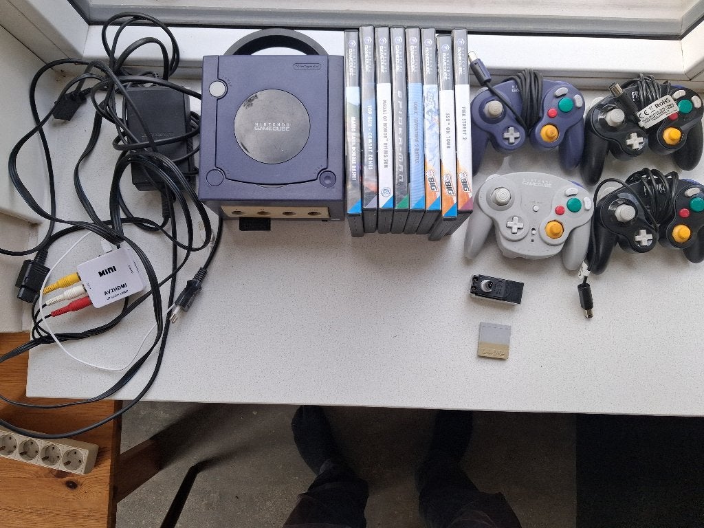 Gamecube met 4 controllers, Spelcomputers en Games, Ophalen, Paars, Met 3 controllers of meer, Gebruikt