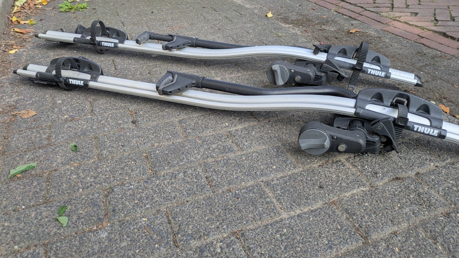 Thule dakdragers voor fietsen, inclusief slotjes, Auto diversen, Ophalen, Gebruikt