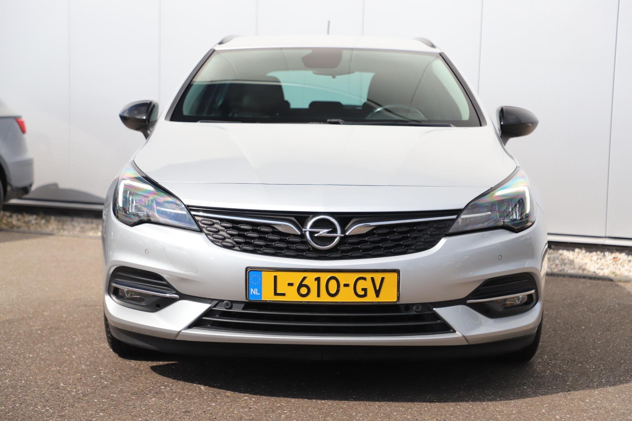 Opel Astra Sports Tourer 1.2 Edition 110PK Navigatie Achteru, Auto's, Voorwielaandrijving, Gebruikt, 1199 cc, Met garantie (alle)