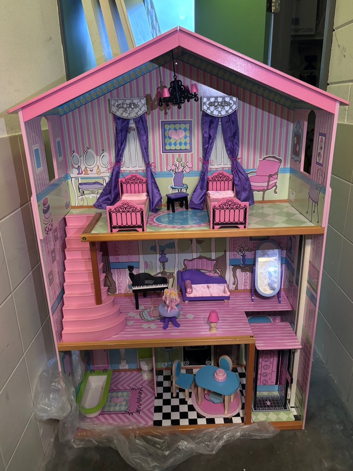 Houten poppenhuis, Ophalen, Zo goed als nieuw