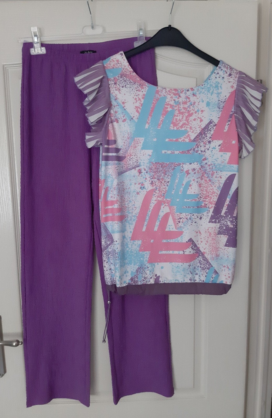 Nieuwe Set Paarse Broek met Kleurrijk Bijpassend Shirt, Maat 38/40 (M), Paars, Nieuw, Ophalen of Verzenden