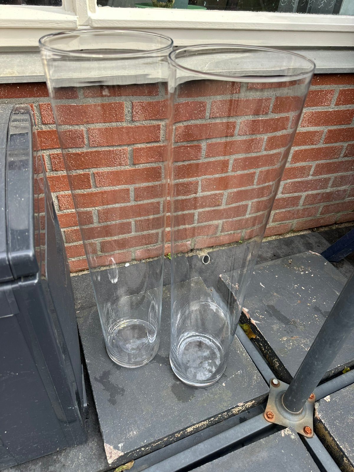 2x hoge glazen vloervazen / cilinder vazen, Ophalen