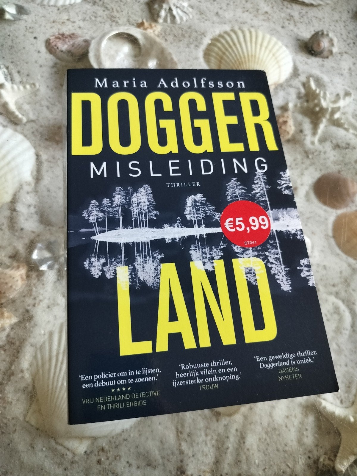 Maria Adolfsson - Doggerland - Misleiding, Boeken, Zo goed als nieuw, Maria Adolfsson, Ophalen of Verzenden