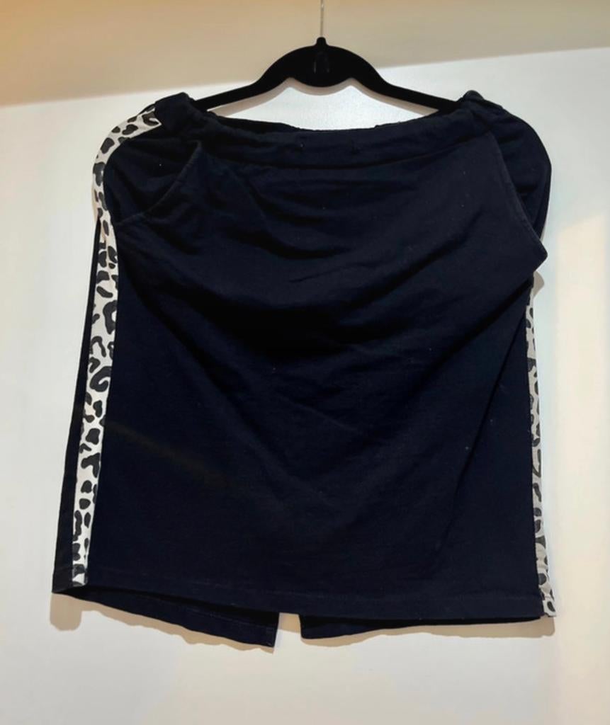 Zwart rokje met luipaard print bies maat onesize, Zwart, Maat 46/48 (XL) of groter, Ophalen of Verzenden, Zo goed als nieuw