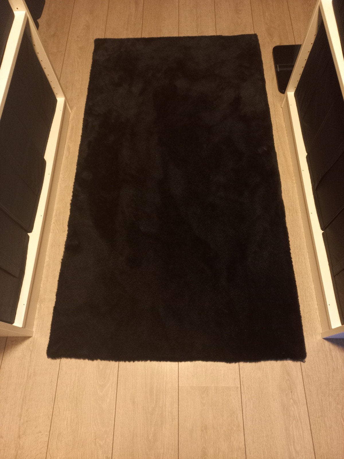 Zacht hoogpolig vloerkleed 80x150 cm. (zwart), Ophalen, Zwart, 200 cm of meer, Zo goed als nieuw