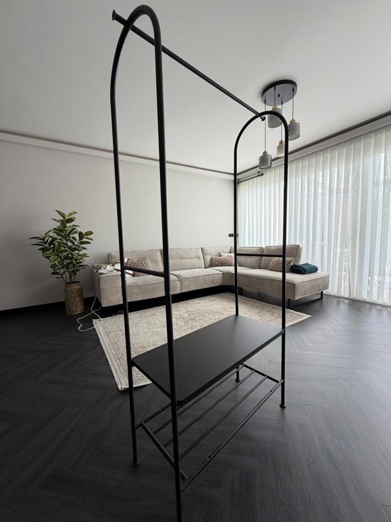 IKEA GRAFJALLET Kledingrek - Zwart, Zo goed als nieuw, Met plank(en), Zo goed als nieuw, Metaal, 150 tot 200 cm
