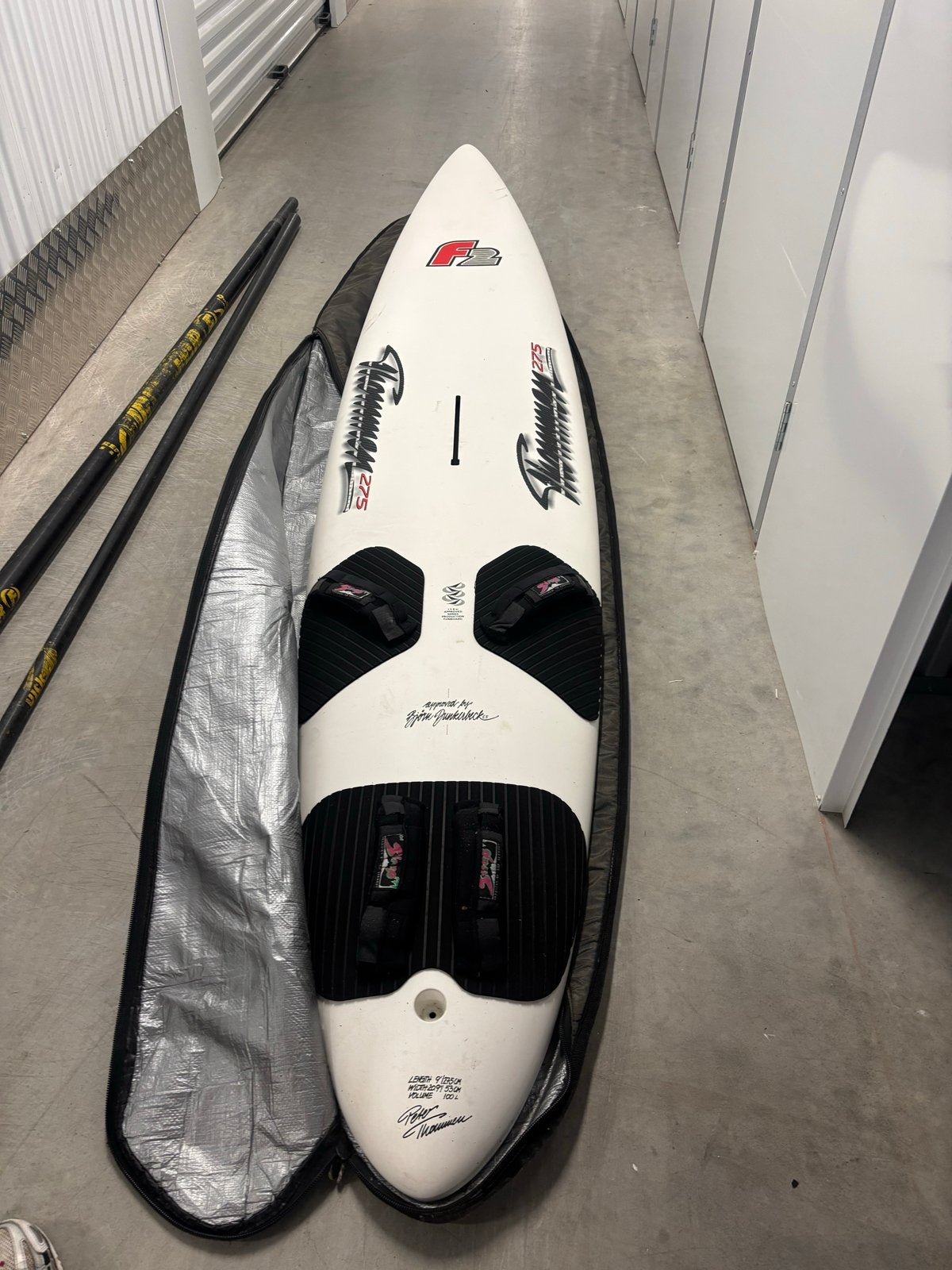 F2 Sputnik 275 Windsurfplank met hoes en vinnen, Ophalen, 250 tot 300 cm, F2, Zo goed als nieuw